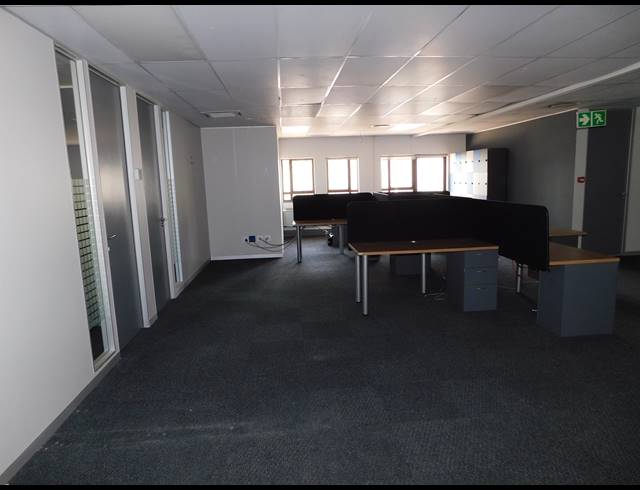 724M² OFFICE TO LET IN HYDE PARK